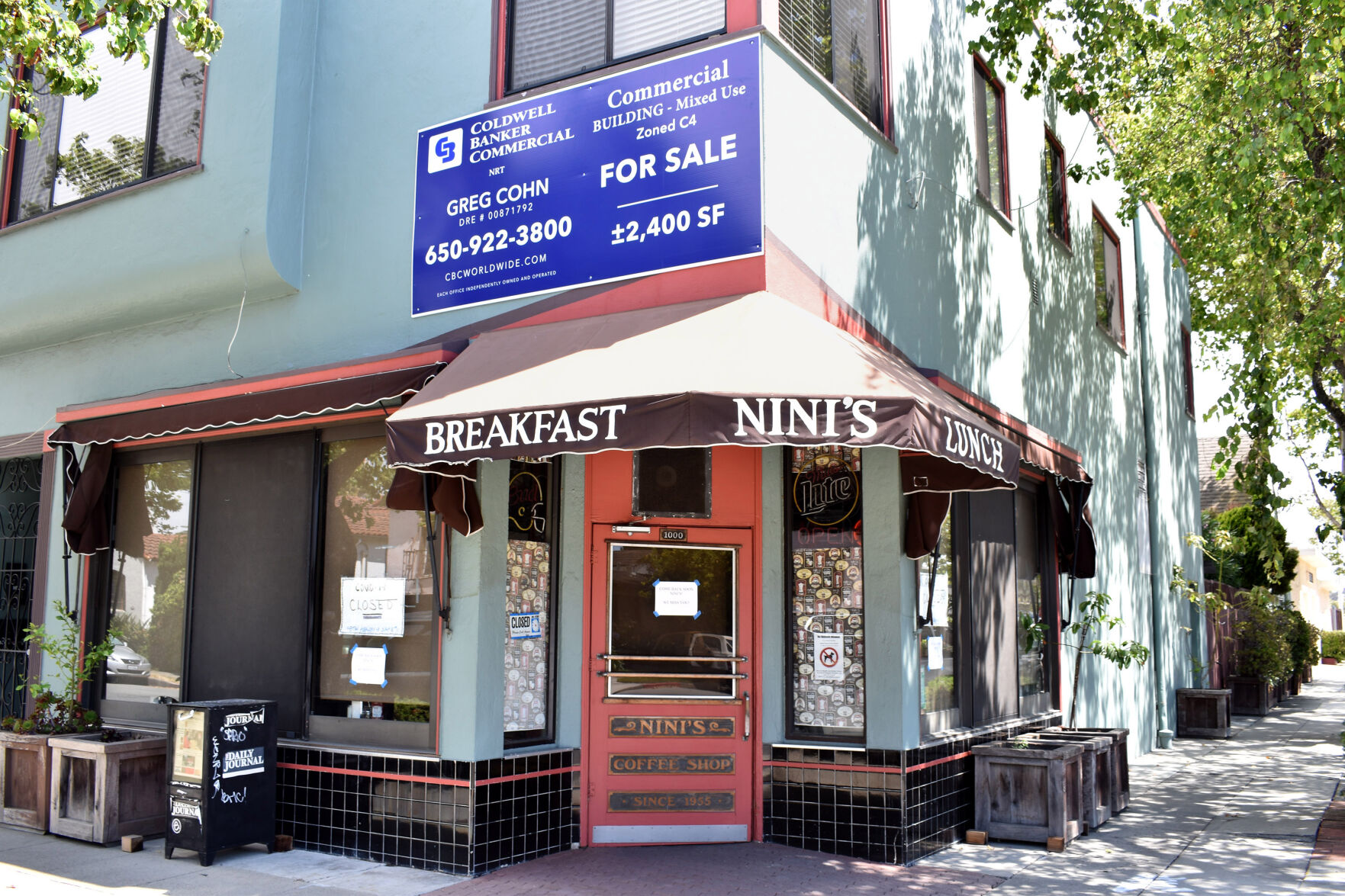 Nini'sCoffeeShop024.jpg